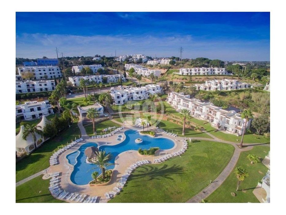 Apartamento com 1 quarto em excelente resort com 4 piscinas e vário...