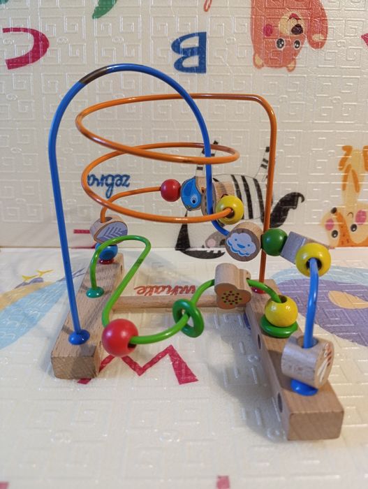 Іграшка - лабіринт для розвитку