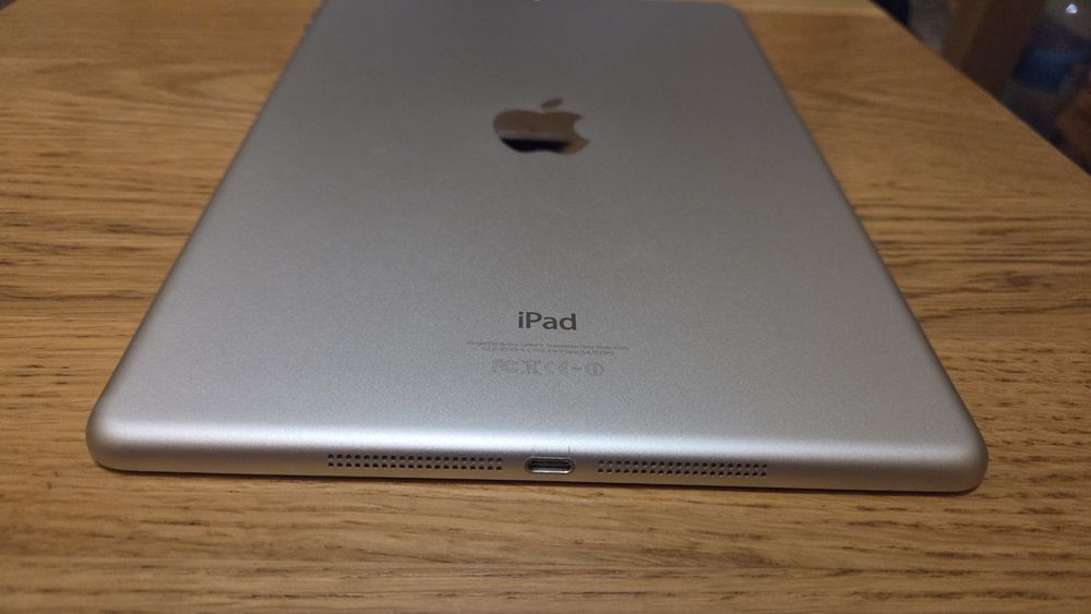 Планшет Apple ipad Air 32 Gb в гарному стані