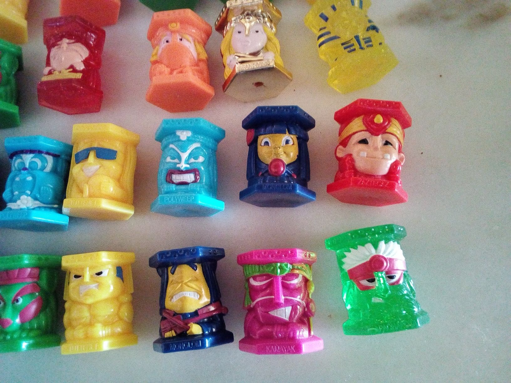 Conjunto de 40 Bonecos Abatons Diversos