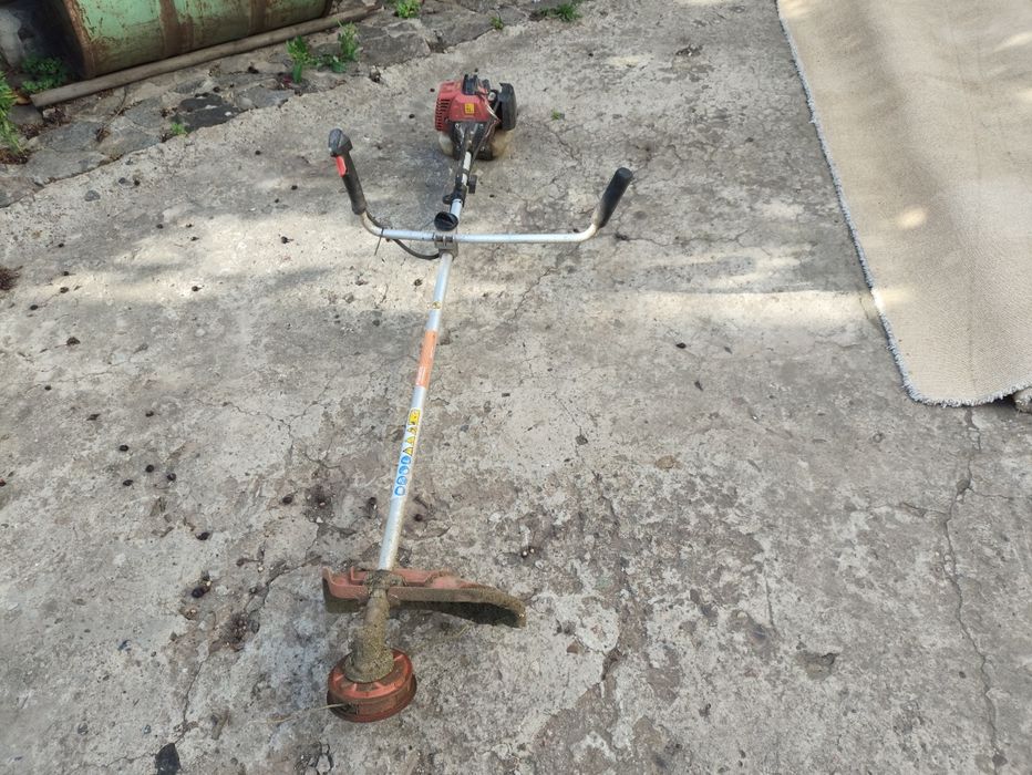 Бензинова мотокоса-кущоріз Sturm BT8933S 1600 Вт