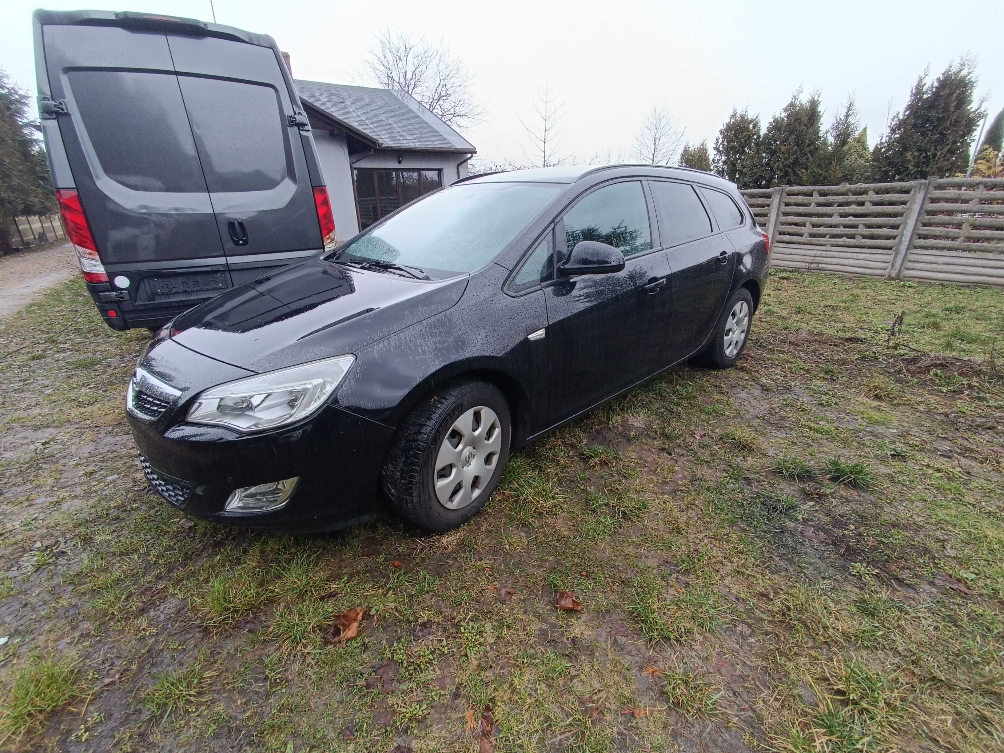 Opel Astra J silnik uszkodzony 2.0