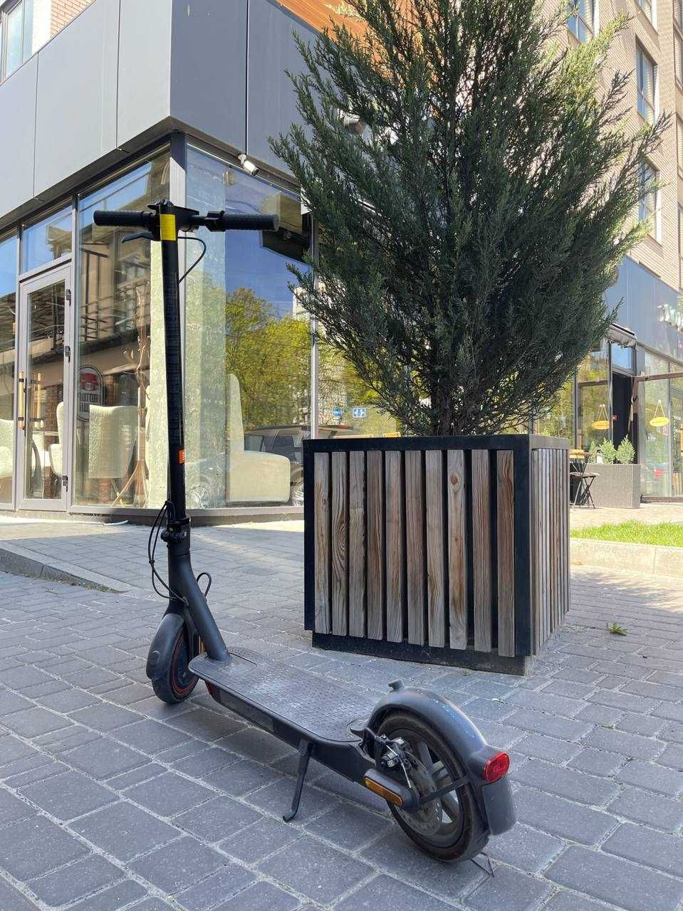 Електросамокат Xiaomi Mi Electric Scooter Pro 2 Black