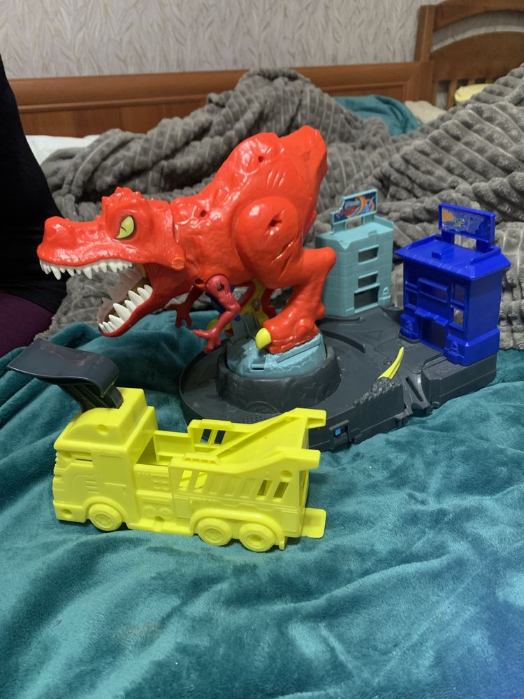 Hot Wheels T-Rex злий динозавр