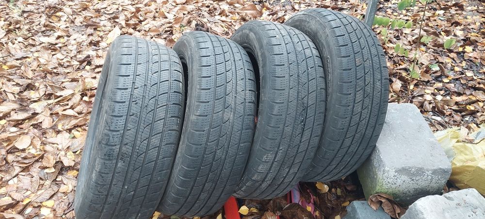 Opony 235/60R18 zimowe ładny bieznik