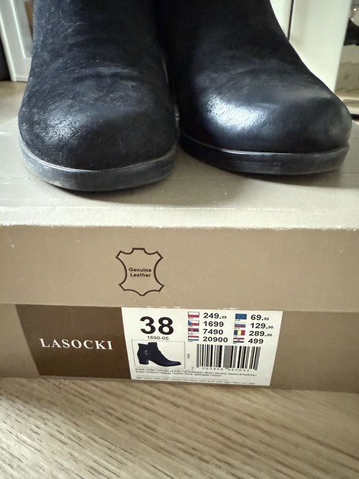 Zamszowe botki Lasocki