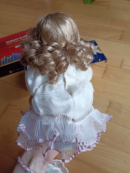 Lalka porcelanowa