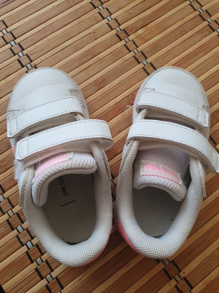 Buty dziecięce Adidas r. 22