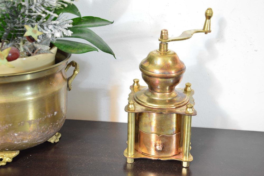 mosiężny ręczny MŁYNEK do kawy b. stary