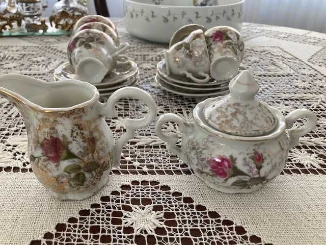 Serviços de café e de chá chineses antigos, porcelana, motivo flores