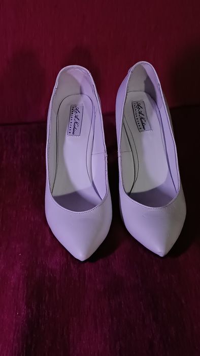 Весільні білі туфлі