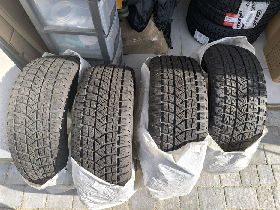 Opony zimowe Firemax 235/50/19