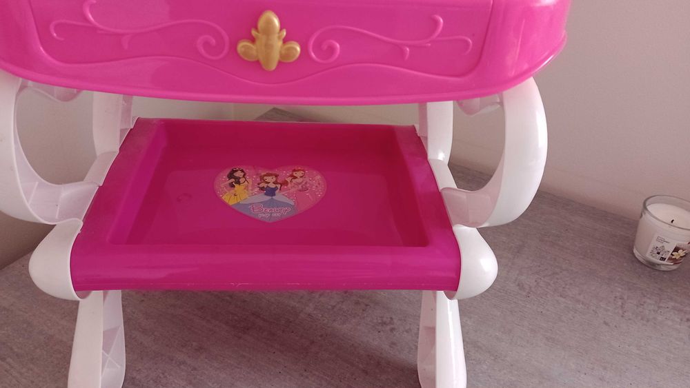 Toaletka z lustrem i pianinem dla dziewczynki