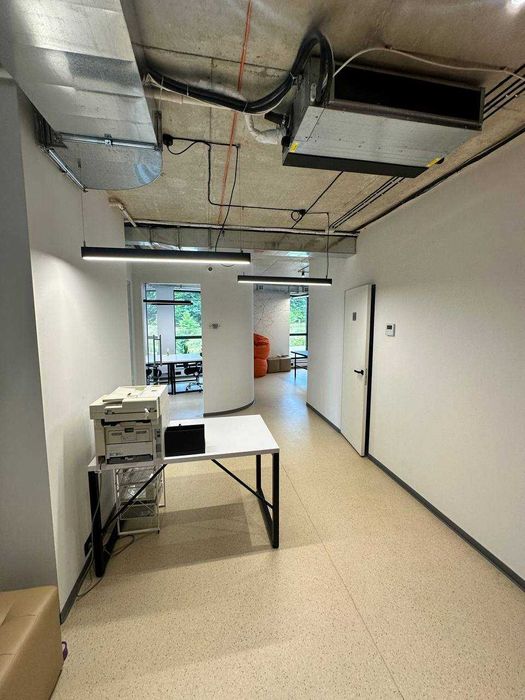 Оренда офісу з ремонтом та власною терасою на вул.Стуса.335м2.