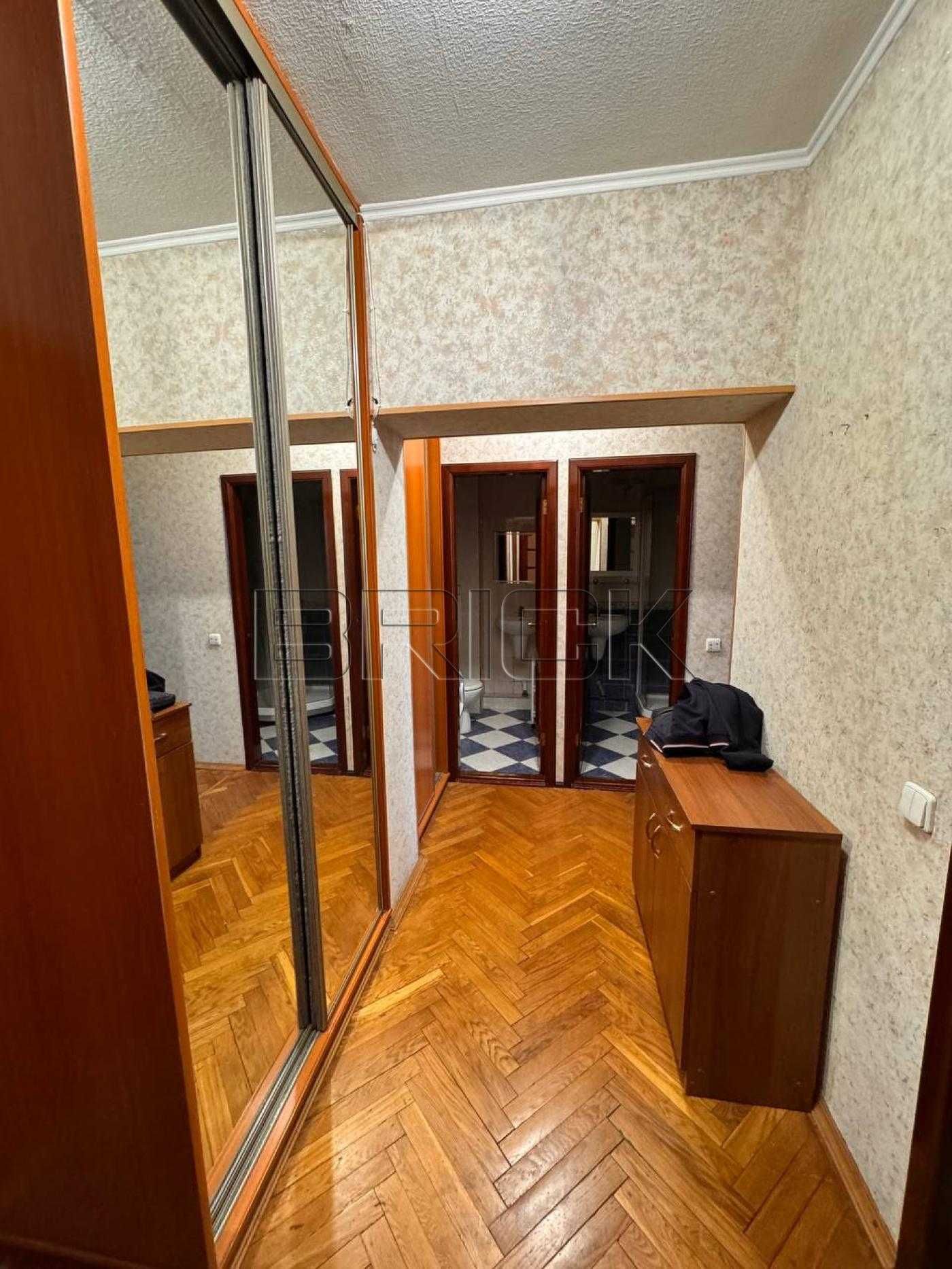 Продаж 2-к квартири / вул. Суворова 11 / 135 000 USD / 62м2