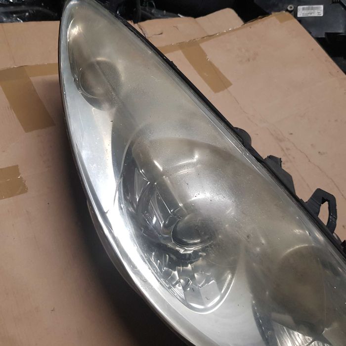 lampa przód Peugeot 307 lift
