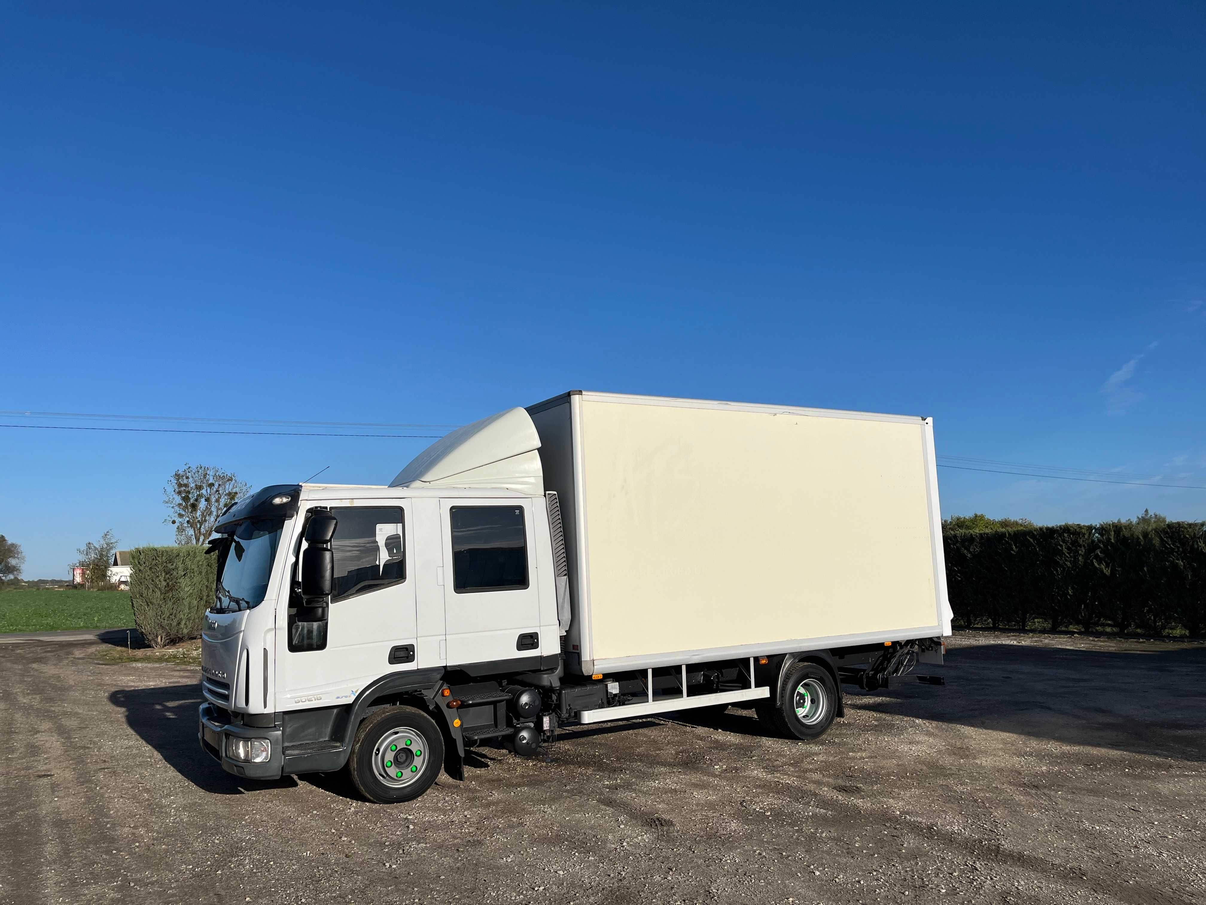 Iveco EUROCARGO brygadówka 7 osób, izoterma z windą