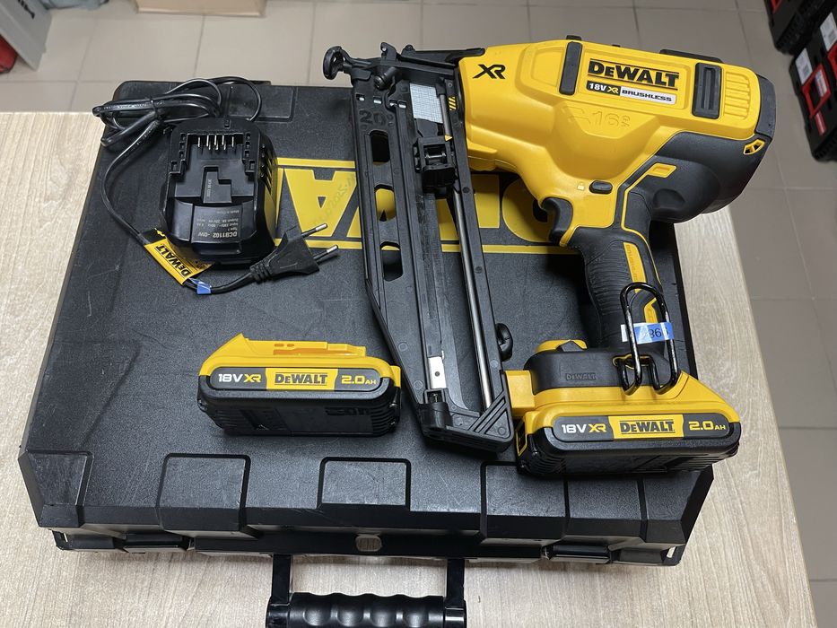 Dewalt DCN660 / вживаний фінішний нейлер Девольт