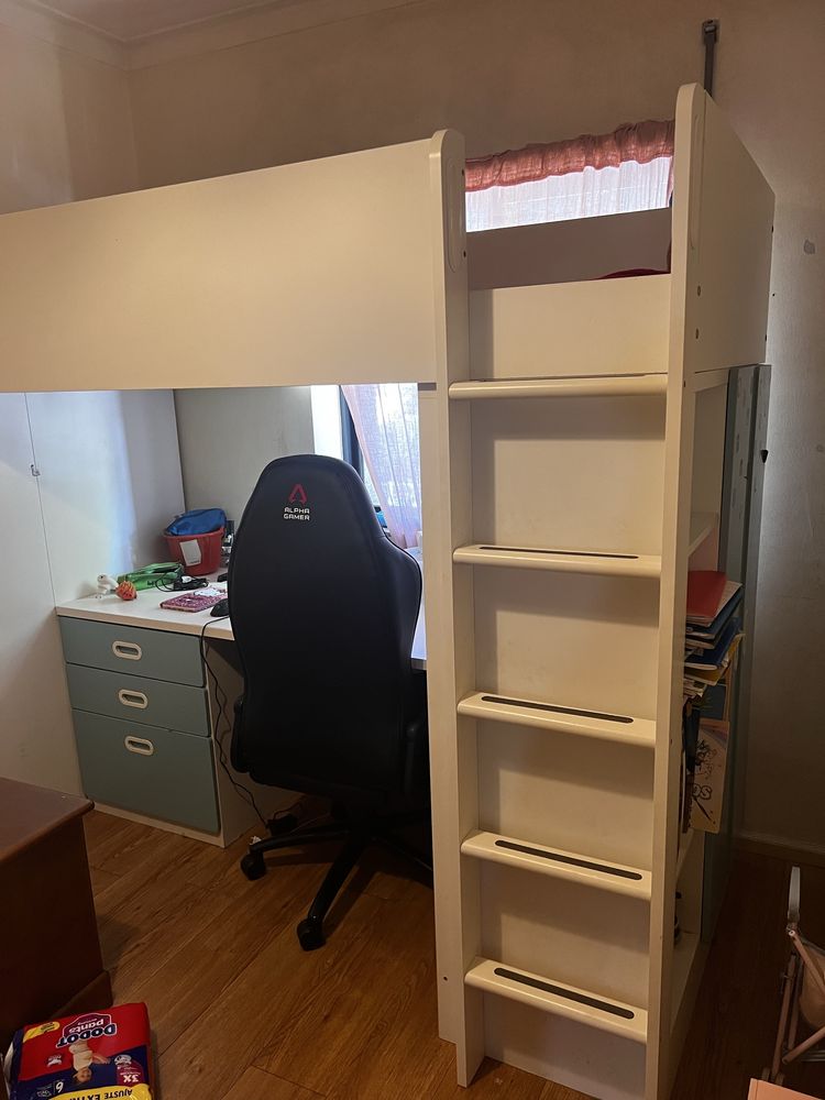 Vendo cama alta com arrumacao branco
