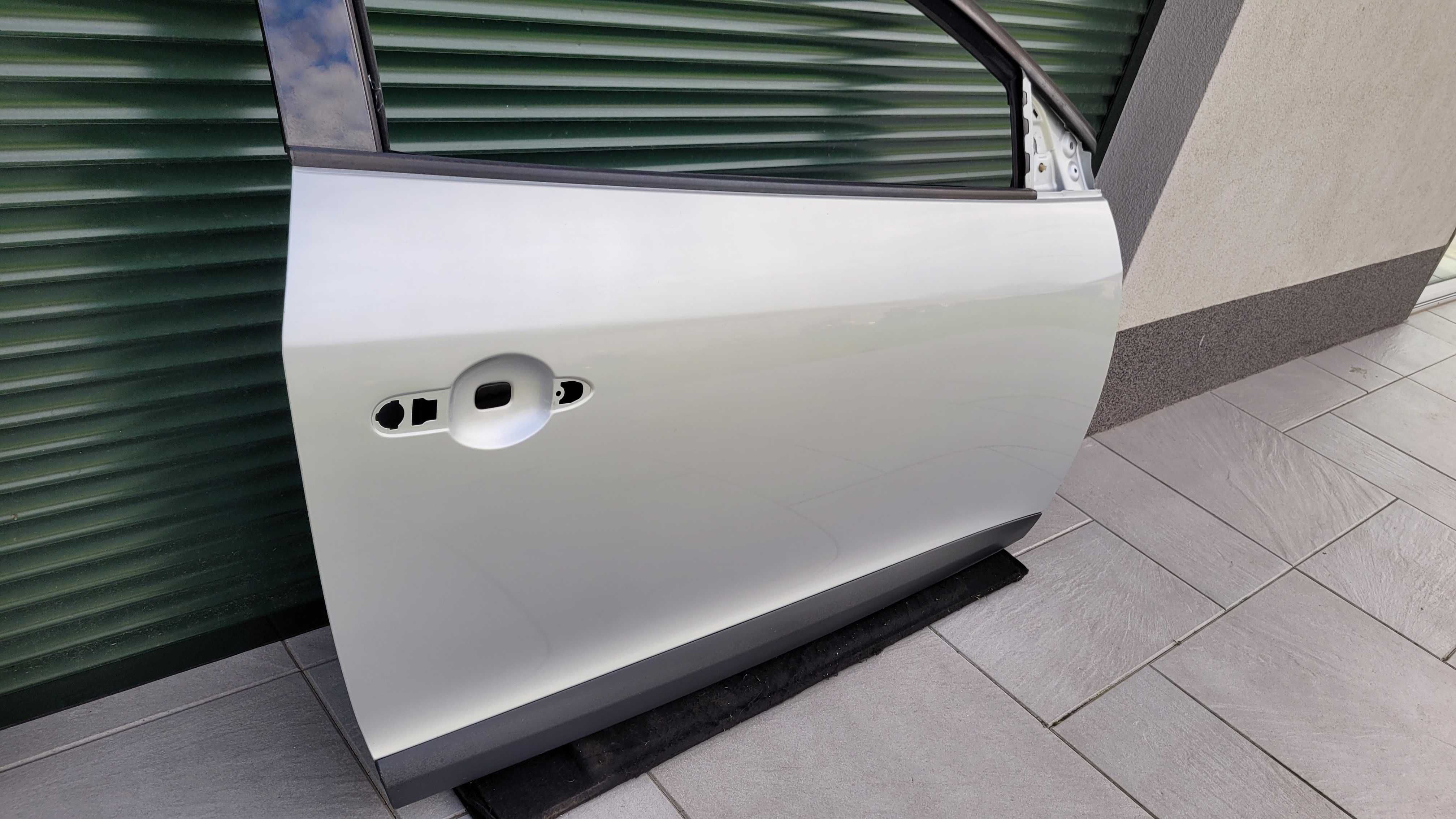 Renault megane III 3 Coupe drzwi prawe przednie prawy przód ted 69