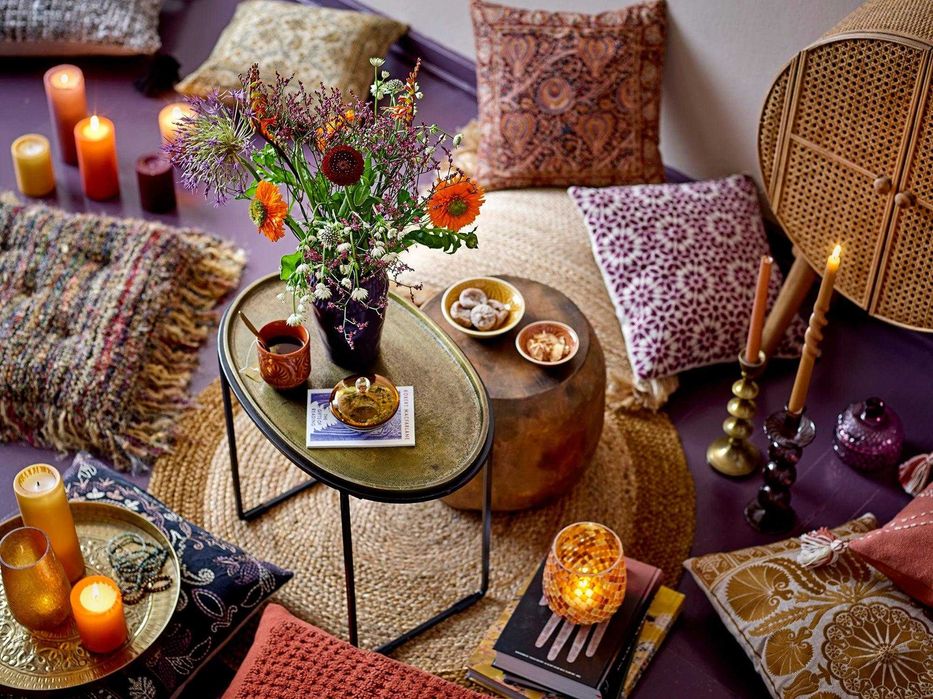 Zestaw złotych świeczników dekoracyjnych