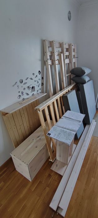 Beliche Flexa em pinho branco com secretária e sofá – 2ª mão