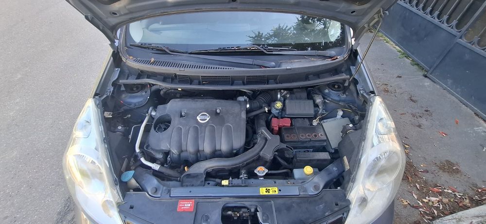 Нісан ноте 2009 .