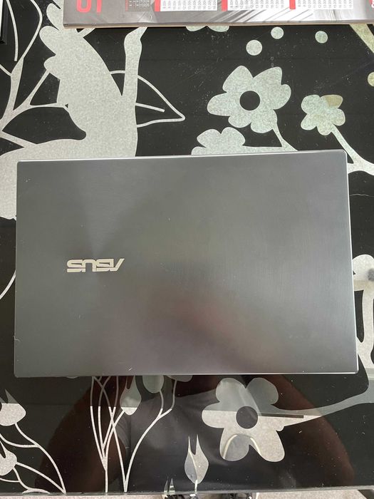 Asus ZenBook 14" – UM425U