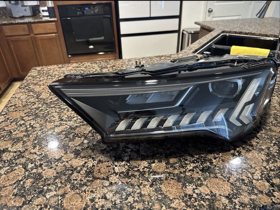 Фара Audi Q7 SQ7 2020 2021 2022 Matrix LED ліва левая оптика