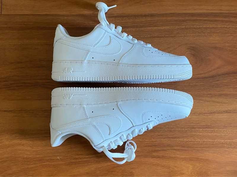 Nike Air Force 1 Low '07 White Rozmiar 40.5