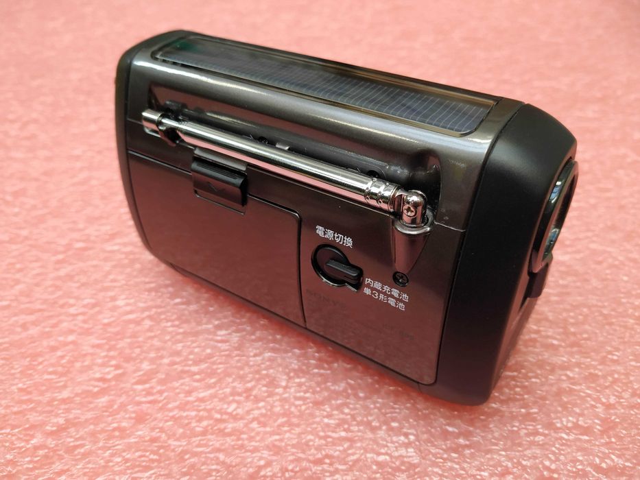 radio SONY ICF-B99 na korbkę z ogniwem słonecznym