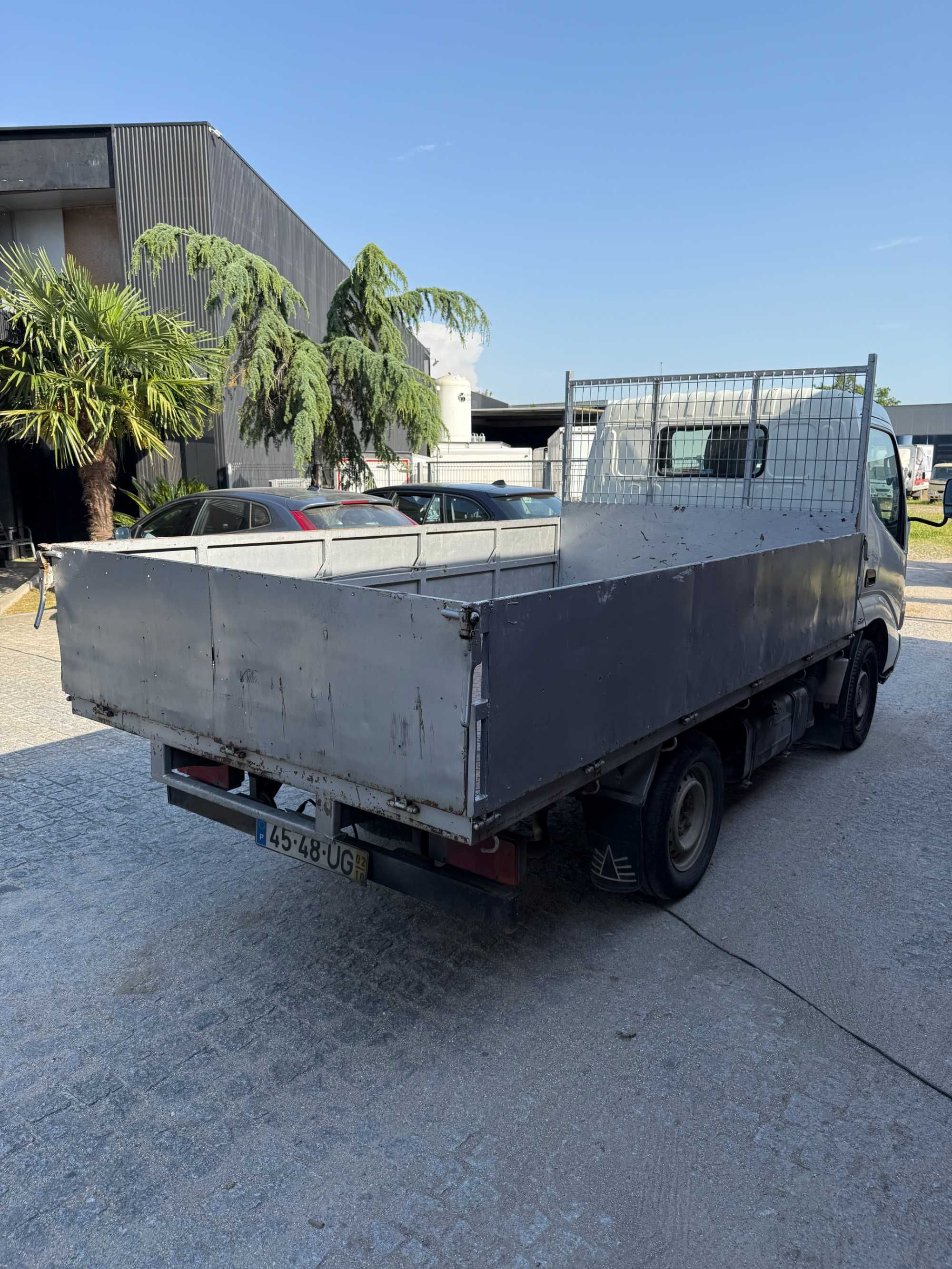 Toyota dyna caixa aberta