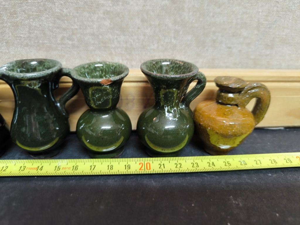 Jogo de 7 mini jarros cerâmicos