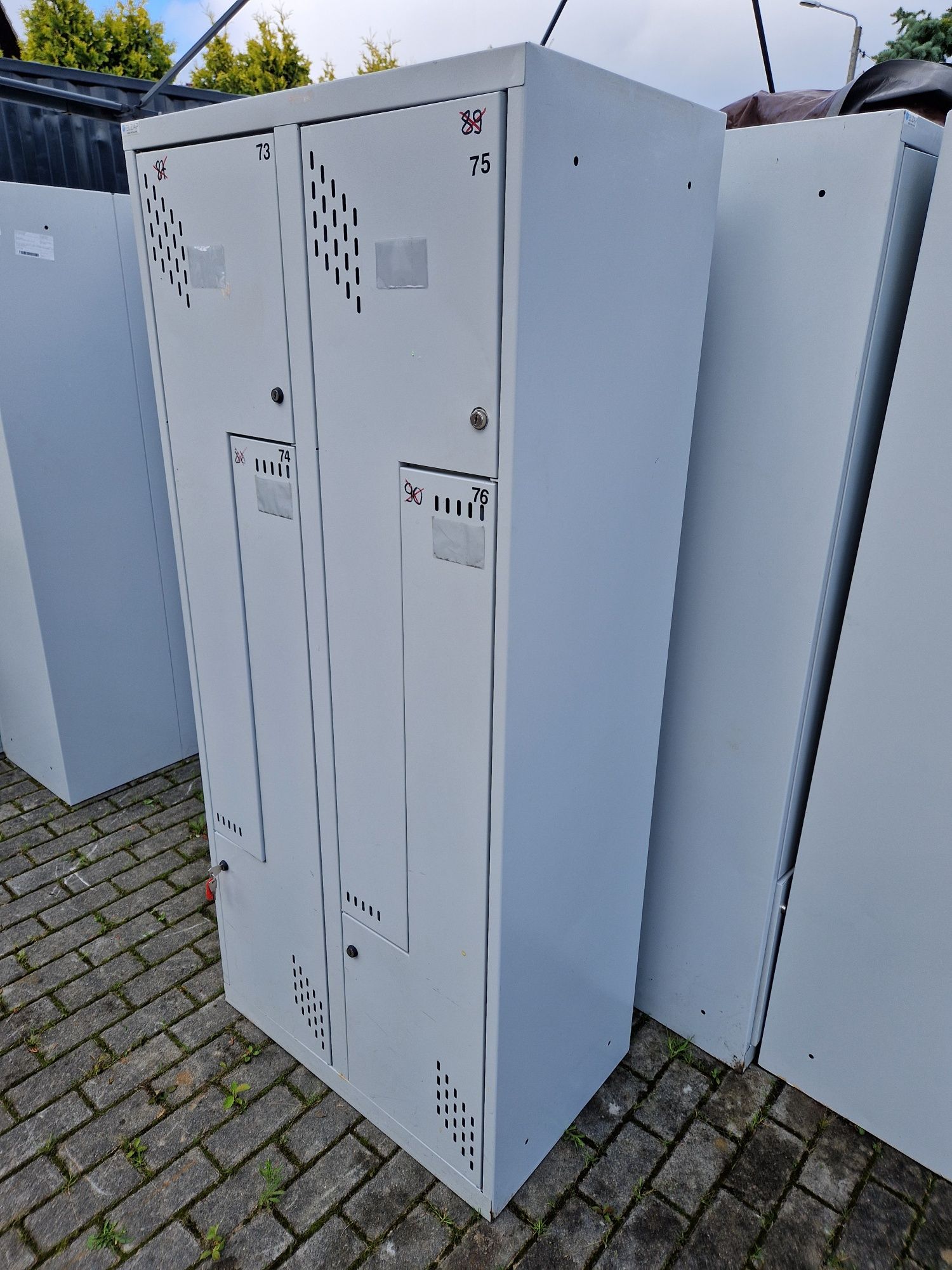 Szafka BHP ubraniowa czterodrzwiowa 180x80x50 faktura