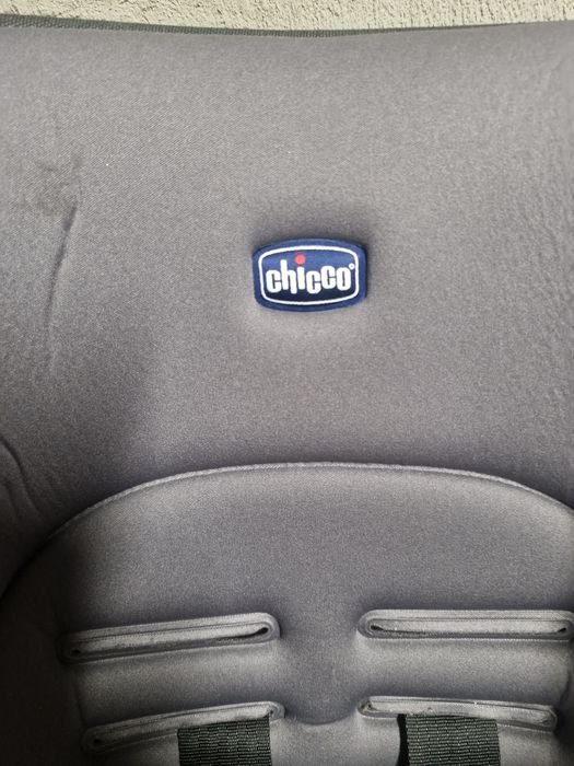 Автокрісло Чіко Chicco Cosmos від 0-13кг, 9-18кг в гарному стані