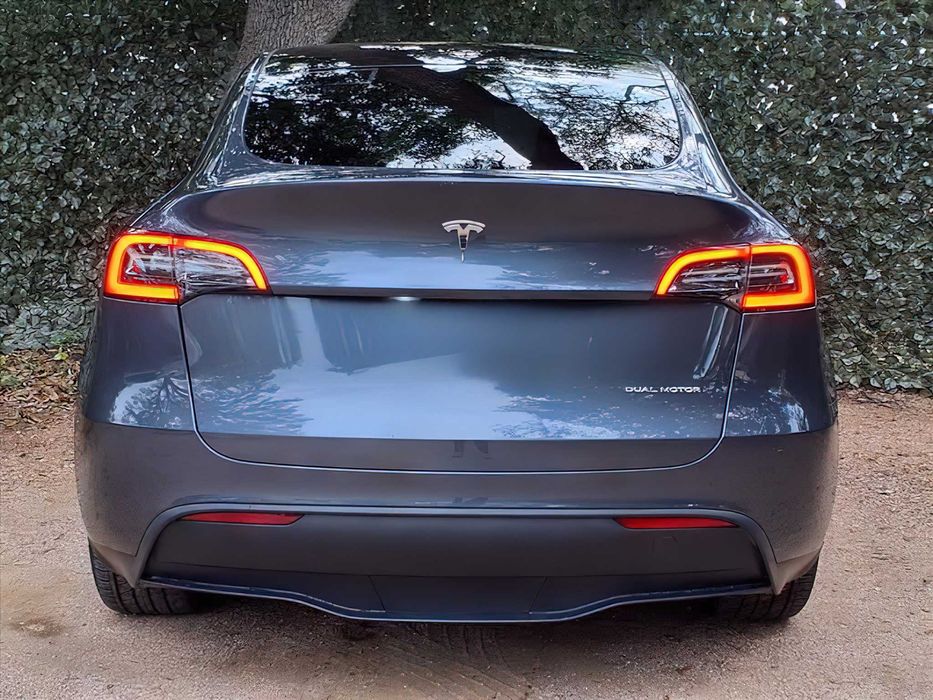Tesla Model Y      2023