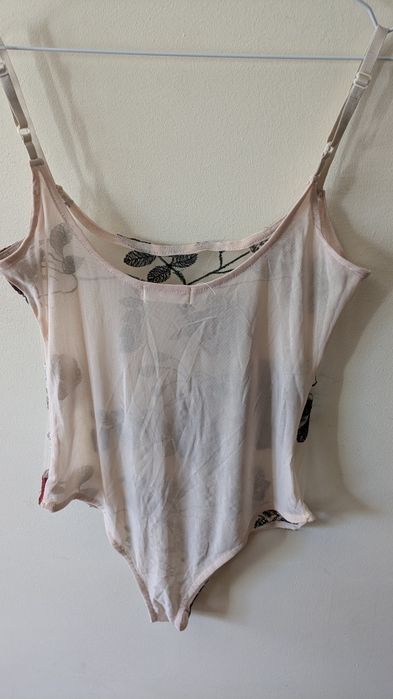 Body com padrão de flores