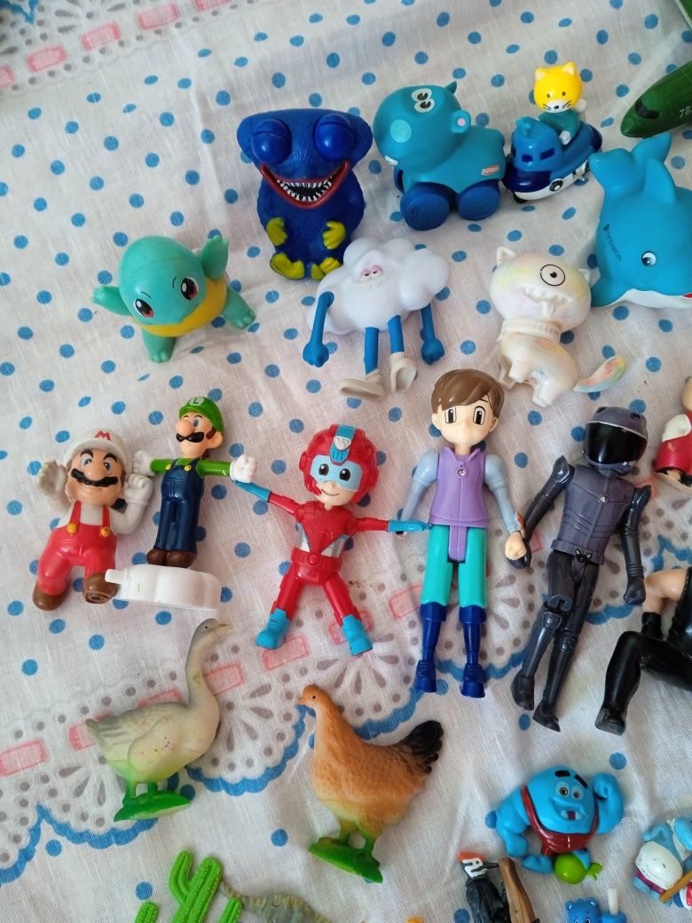 Іграшки фігурки герої тварини