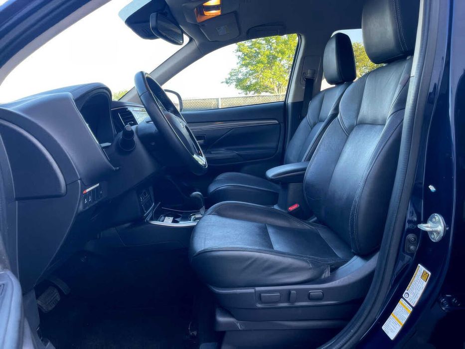 Mitsubishi Outlander Special Edition S-AWC      2020