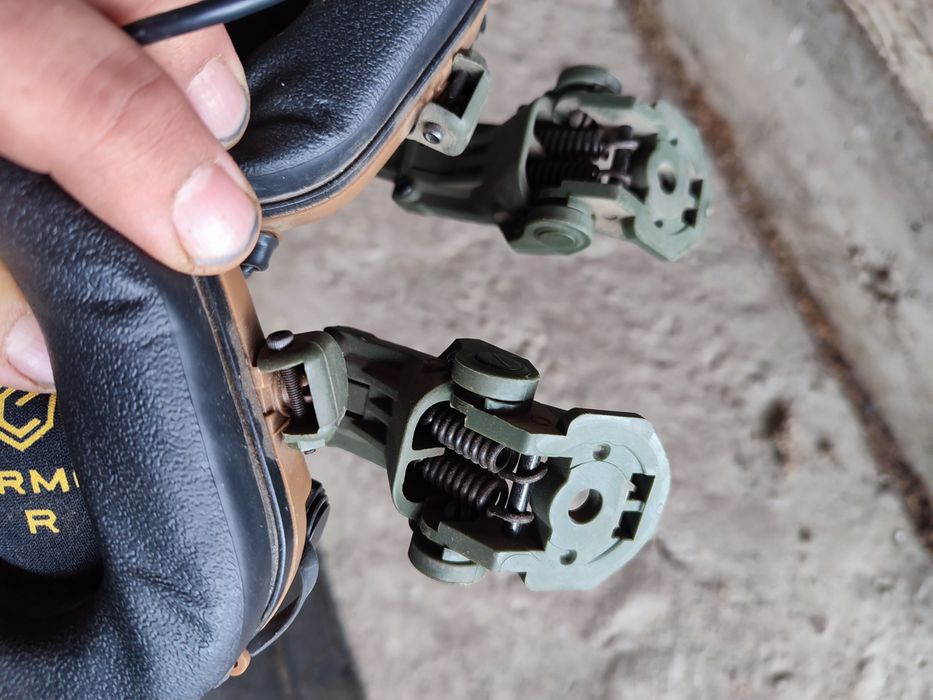 Навушники майже не експлуатувалися