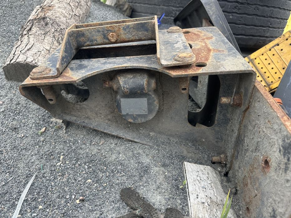 Кріплення запаски даф