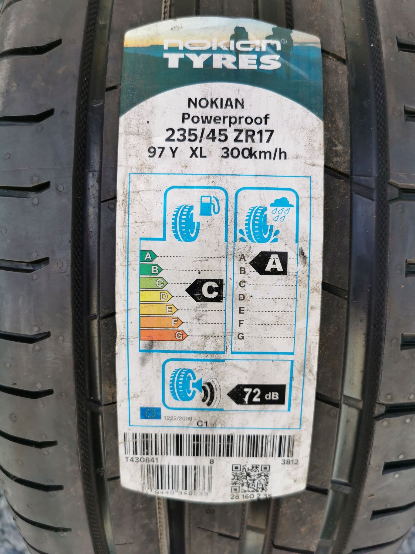 Nokian powerproof 235/45 ZR 17