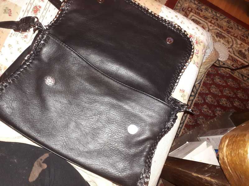 Torebka damska listonoszka z łańcuszkiem