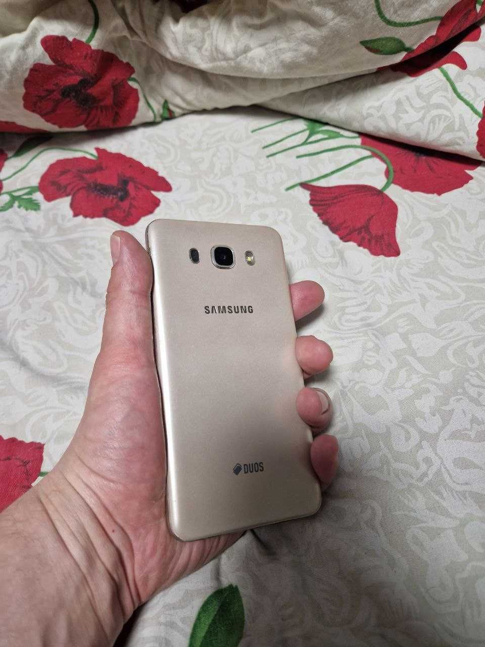 Смартфон Samsung j7 2016