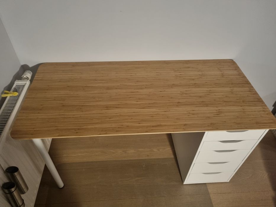 Biurko Ikea z blatem bambusowym, idealny stan