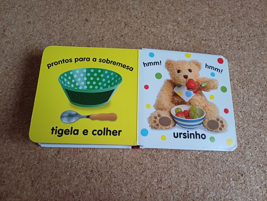 Livro bebé, várias imagens, texturas, cores. Hora de comer