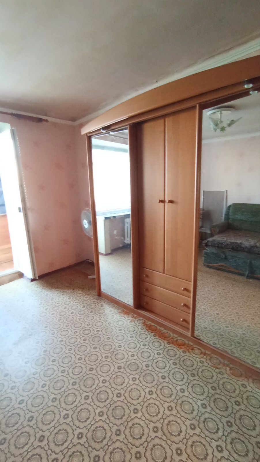 Сдам на длительный срок  3х комн кв-ру на Павловом поле