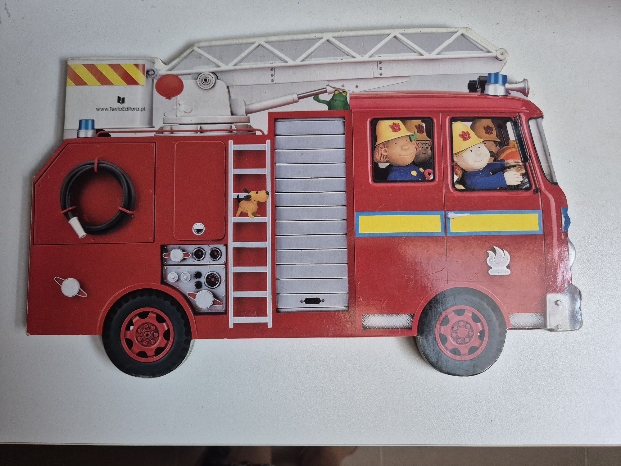 Livro infantil  bombeiros