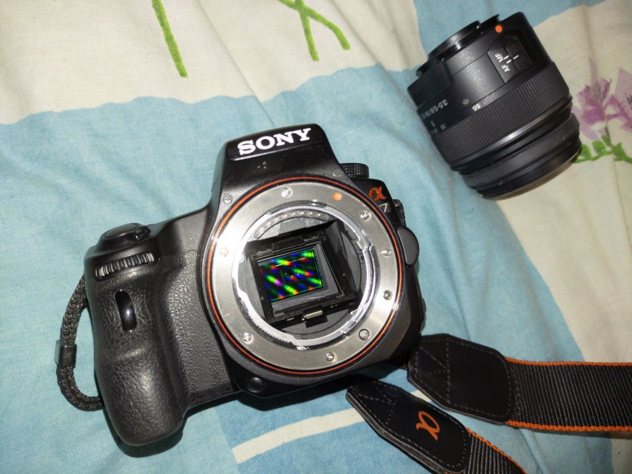 Sony a37 kit + Minolta AF 75-300 + сумка + адаптер 5V + 64 Gb