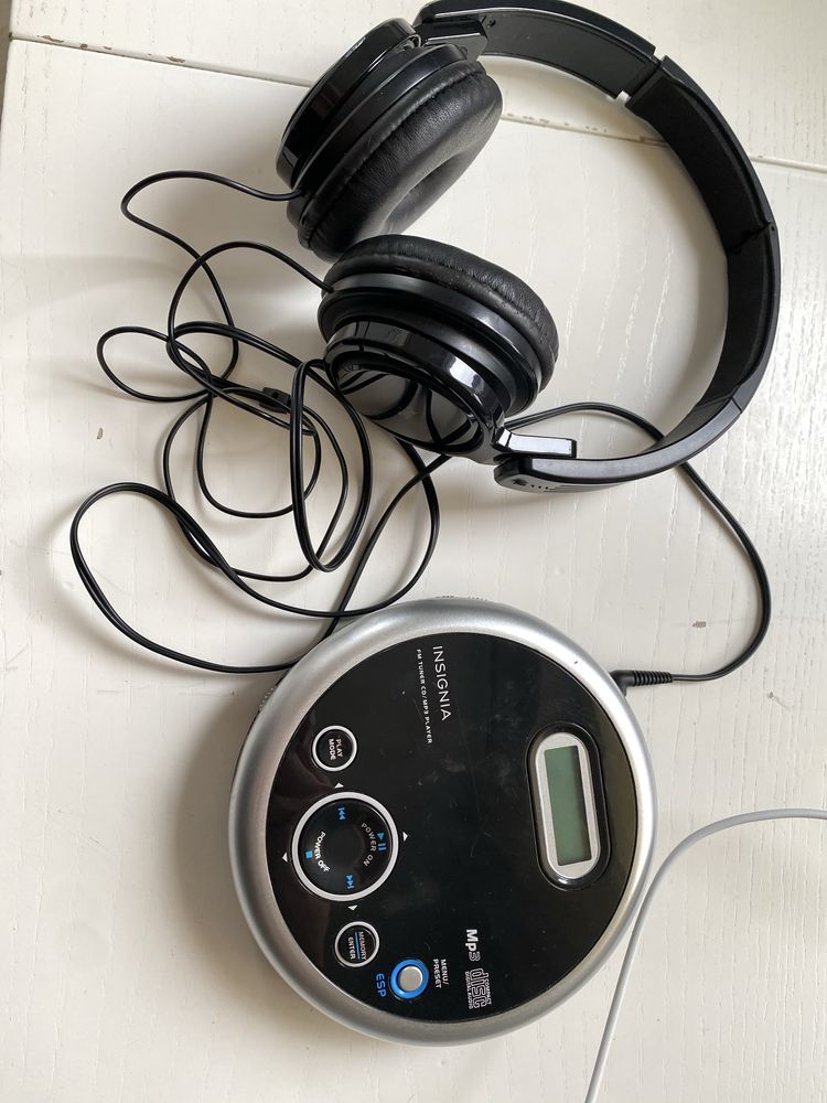 Cd плеєр insignia ns-p5113 і навушники jvc ha-s200